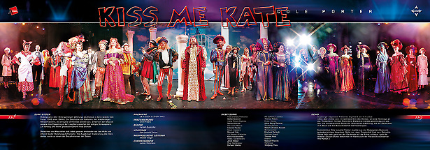 Größtes Theaterbuch der Welt - Doppel-Innenseiten mit der Inszenierung Kiss me Kate von Cole Porter aus dem größten Theaterbuch der Welt. von Tomm Everett